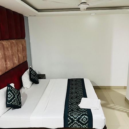 Hotel Marina Near Igi Airport Delhi New Delhi Exterior foto