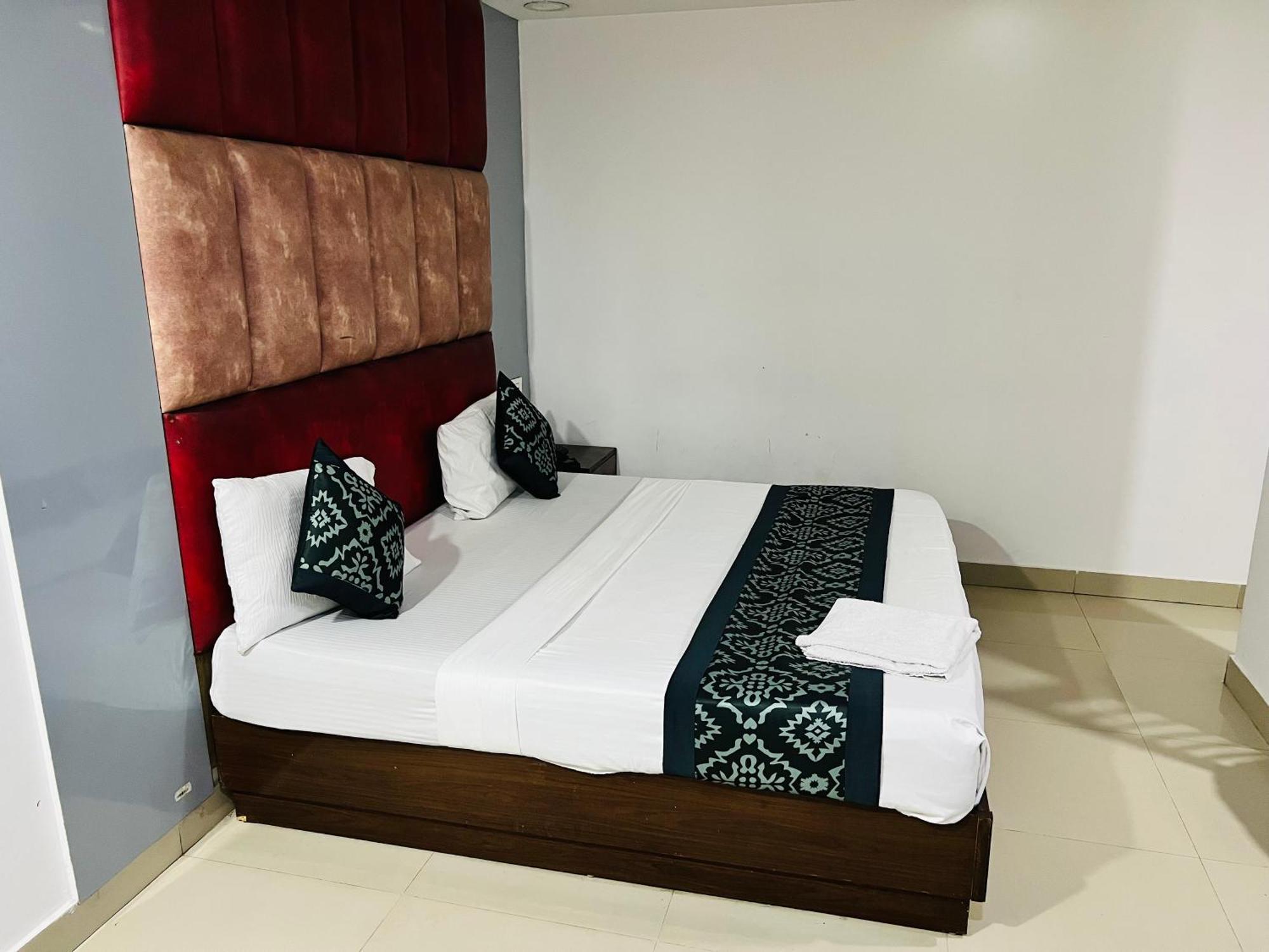 Hotel Marina Near Igi Airport Delhi New Delhi Exterior foto