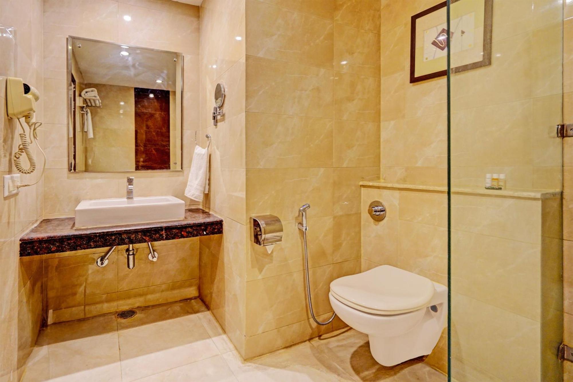 Hotel Marina Near Igi Airport Delhi New Delhi Exterior foto