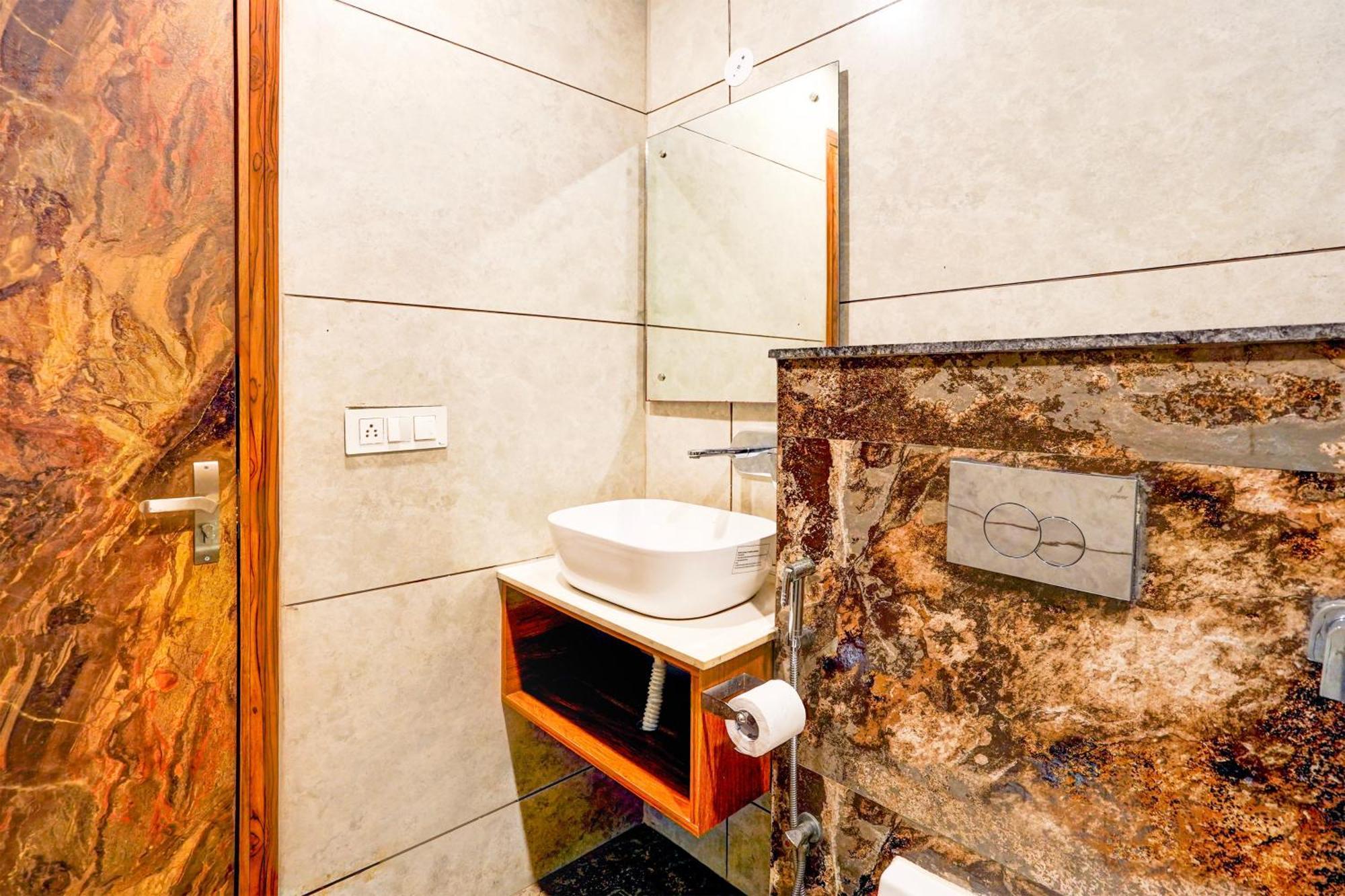 Hotel Marina Near Igi Airport Delhi New Delhi Exterior foto