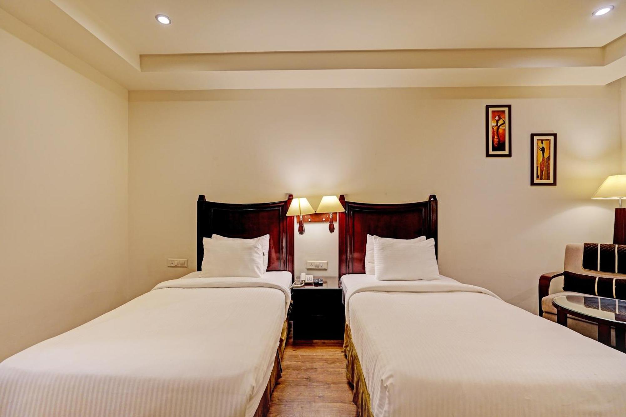 Hotel Marina Near Igi Airport Delhi New Delhi Exterior foto